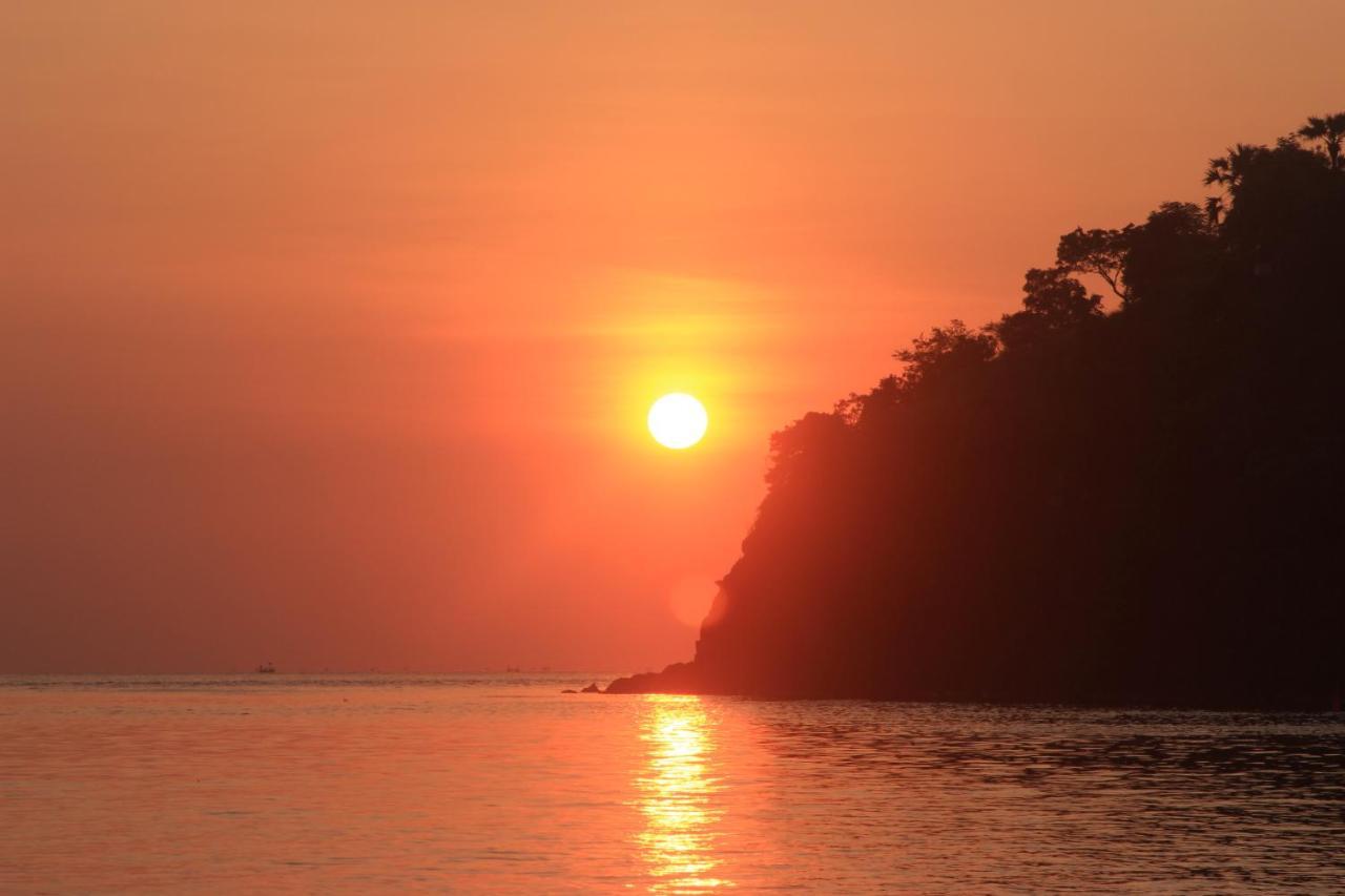 Coconut Beach Bungalows & Warung 2 Amed Екстериор снимка