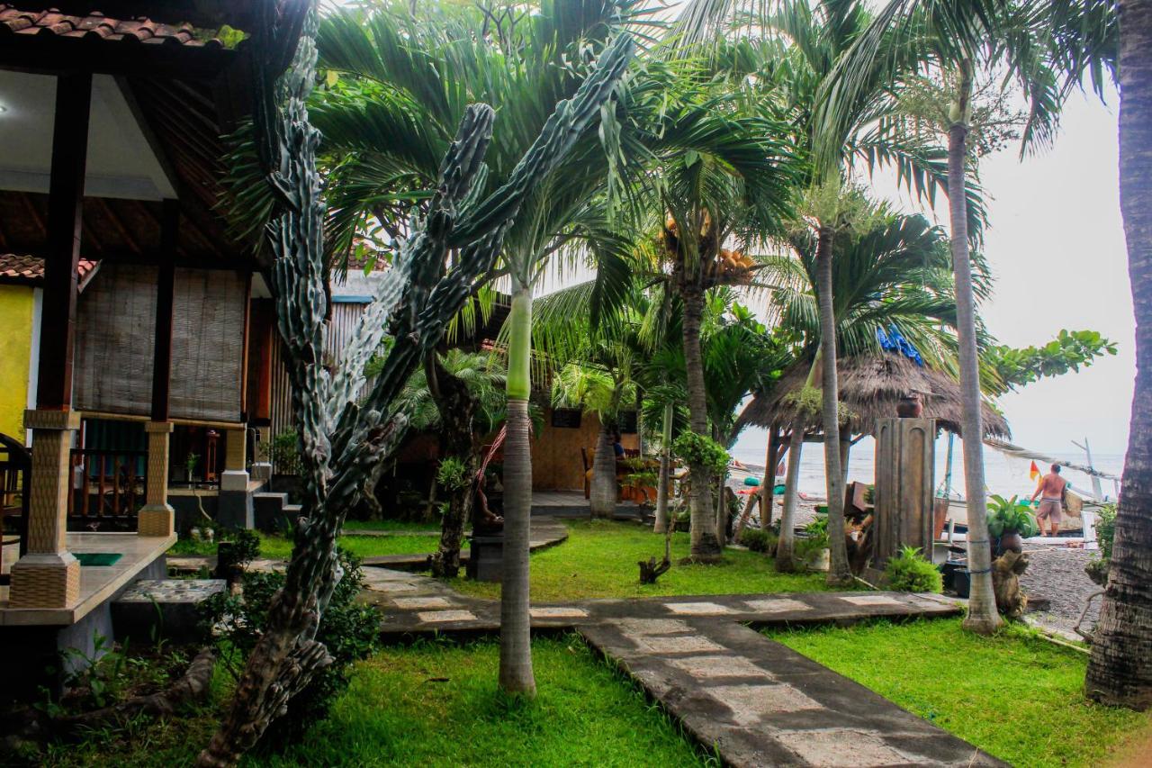 Coconut Beach Bungalows & Warung 2 Amed Екстериор снимка
