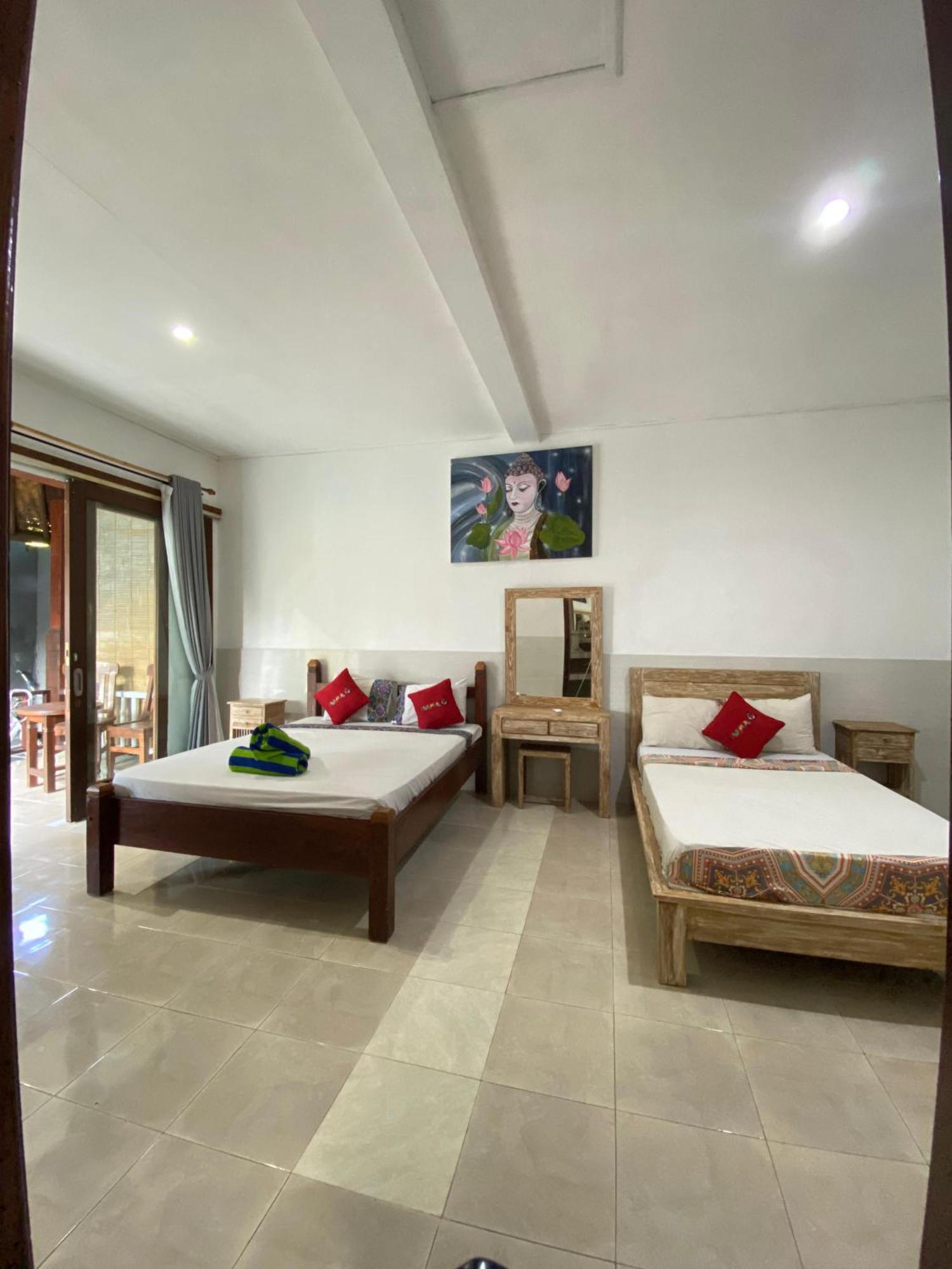 Coconut Beach Bungalows & Warung 2 Amed Екстериор снимка