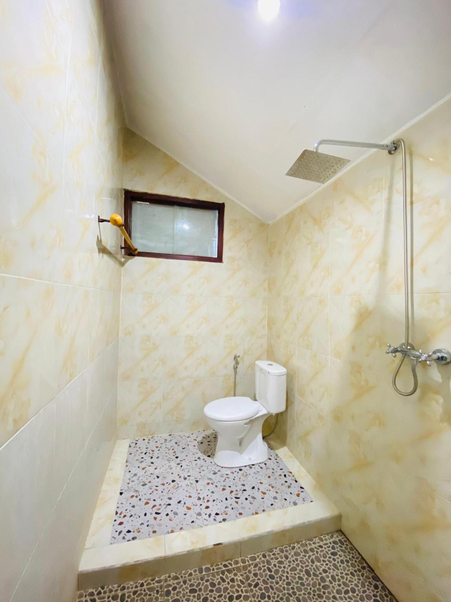 Coconut Beach Bungalows & Warung 2 Amed Екстериор снимка
