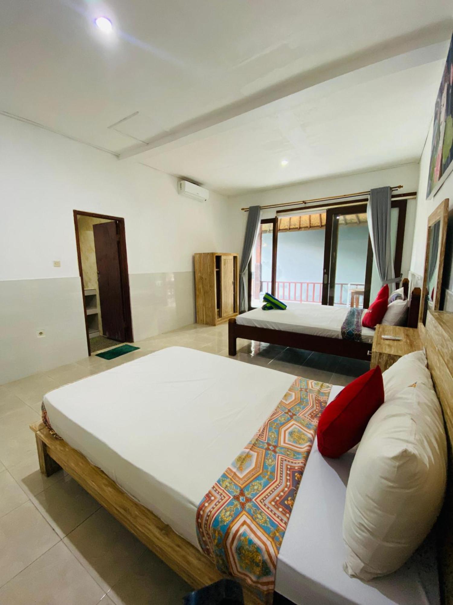 Coconut Beach Bungalows & Warung 2 Amed Екстериор снимка