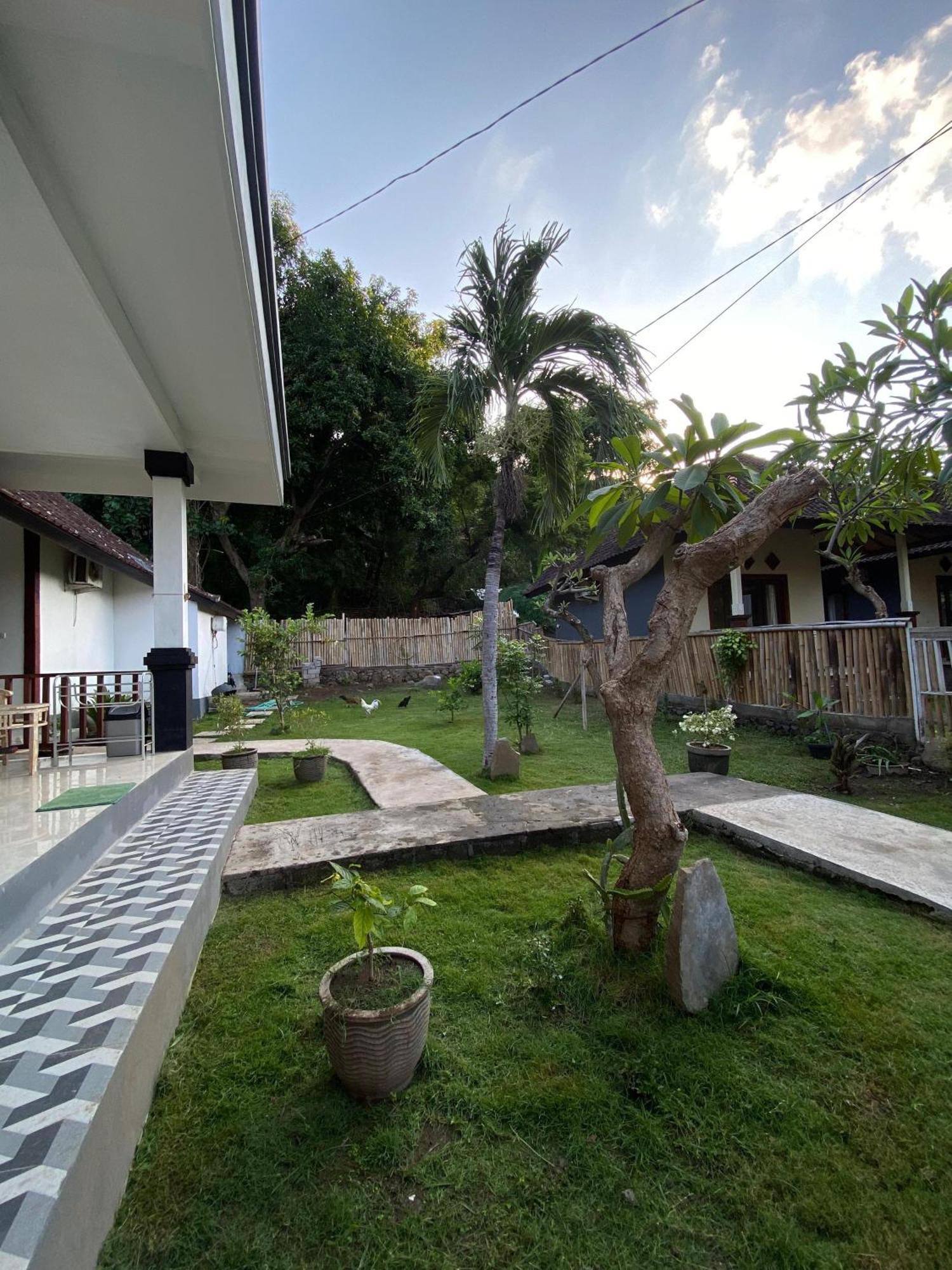 Coconut Beach Bungalows & Warung 2 Amed Екстериор снимка