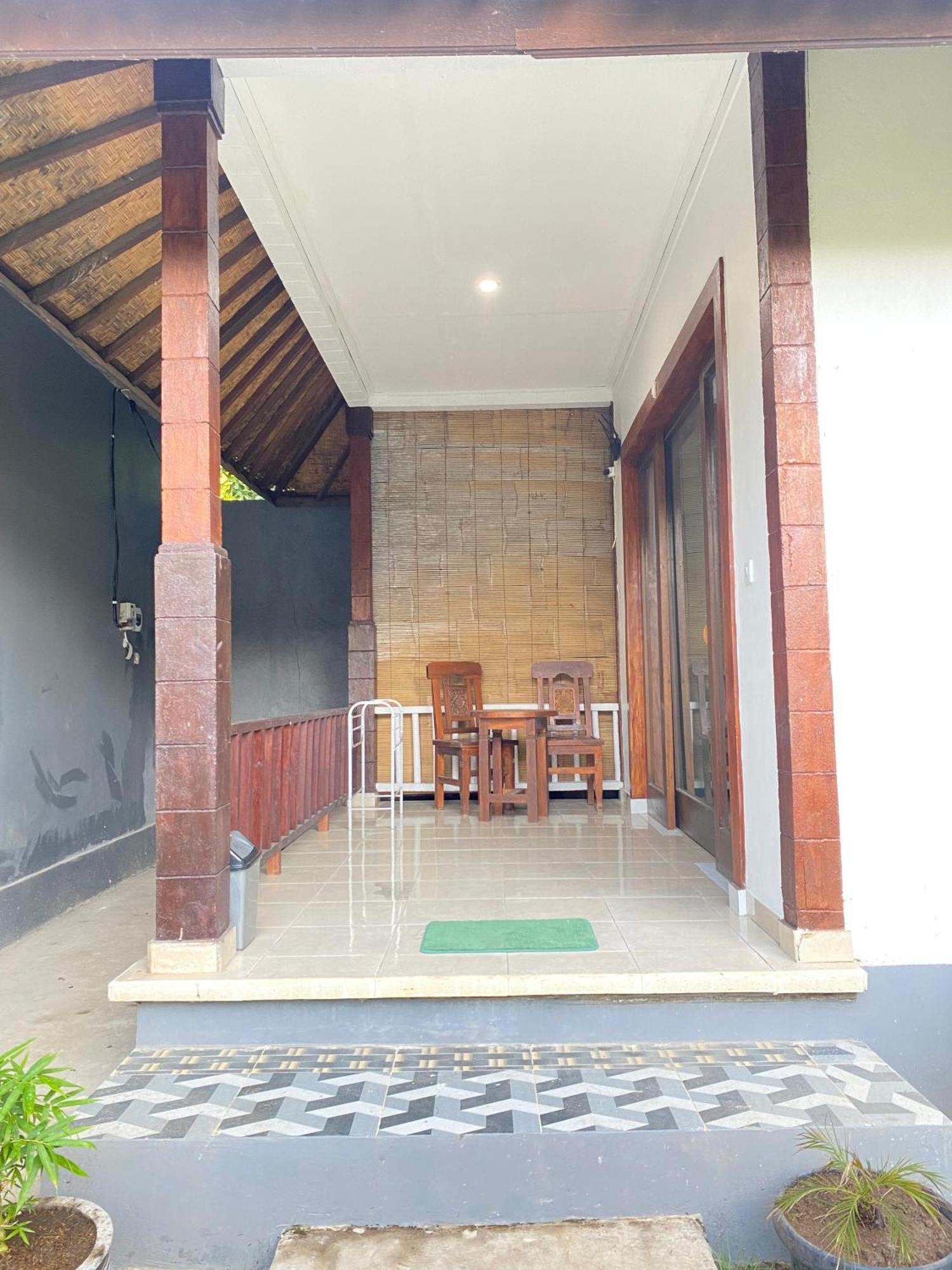 Coconut Beach Bungalows & Warung 2 Amed Екстериор снимка