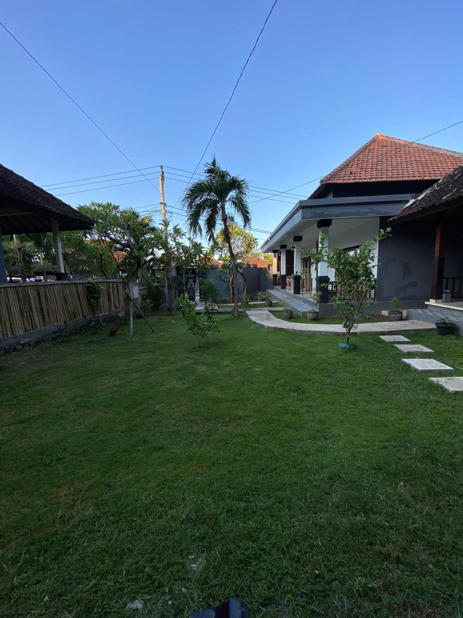 Coconut Beach Bungalows & Warung 2 Amed Екстериор снимка