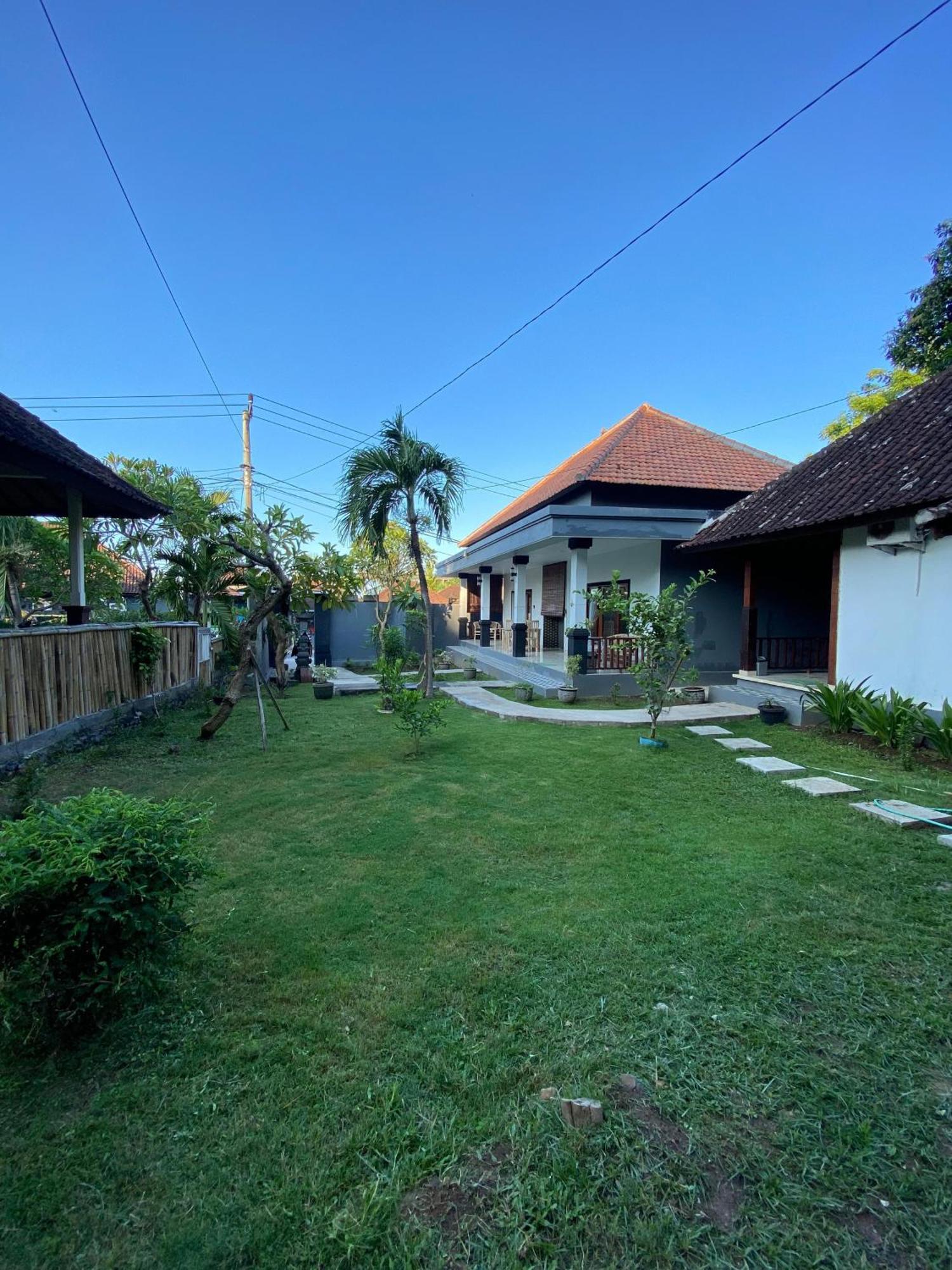 Coconut Beach Bungalows & Warung 2 Amed Екстериор снимка